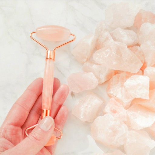 MASÁŽNY VALEC NA TVÁR NATURAL QUARTZ