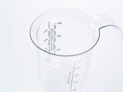 Plastový hrnček s odmerkou, kuchynská odmerka, 0,5l