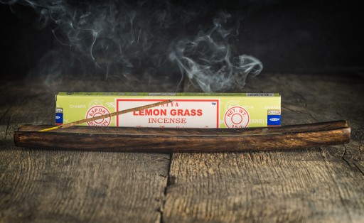 Vonné tyčinky NAG CHAMPA POLLEN SATYA Lemon Grass