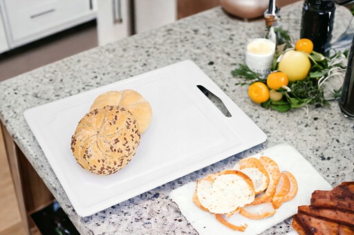 DOSKA NA KRAJENIE, plast, biela, 30x22, pevná kuchynská doska s rukoväťou
