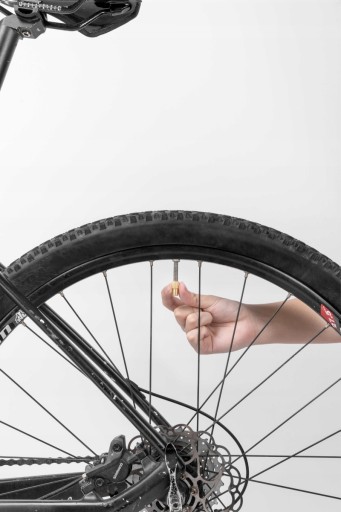 SILNÁ MINI TELESKOPICKÁ PUMPA NA BICYKEL NA RÁM