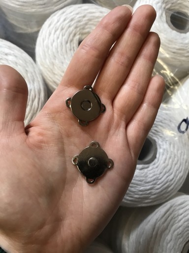 MAGNETICKÉ UZAVORENIE NA TAŠKU MAGNET NA ŠITIE