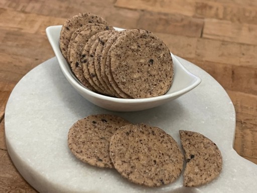 SCHRÁNKY SO SEZAMOM A PAPRIMOU 100g