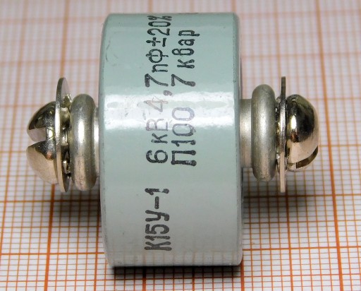 Keramický kondenzátor 4,7pF 6kV 7kWar