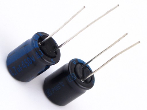 KONDENZÁTORY 4,7uF / 450V 10x13 LONGLIFE 105* 2KS
