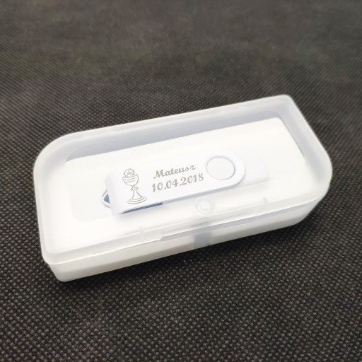 Pendrive 4 GB 2.0 suvenír 1. sväté prijímanie + KRABIČKA