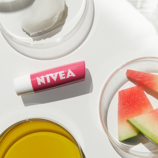 NIVEA Ošetrujúci rúž Watermelon Shine 4,8g