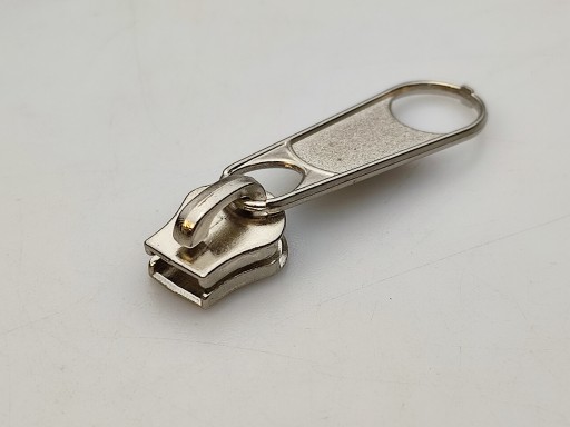 Jazdec č. 5 na kovový zips, strieborný, 1 kus