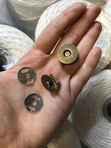 MAGNETICKÉ UZAVORENIE NA TAŠKU SILNÝ MAGNET 18 mm