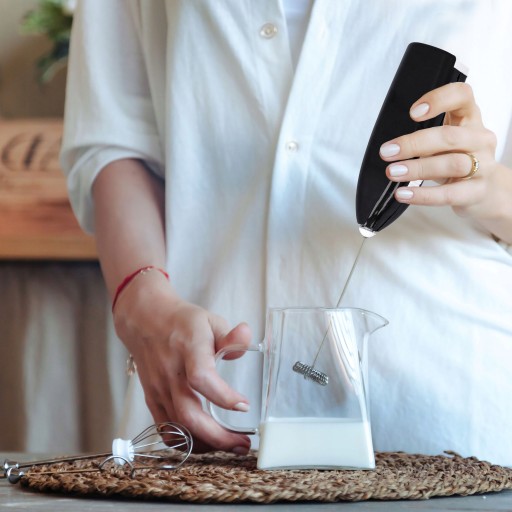 SPÄŇOVAČ, ŠKĽAVA na KÁvu, MLIEKO, penu na cappuccino, mini elektrický mixér