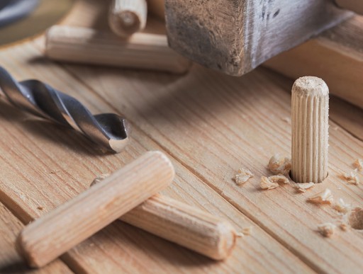 Nábytkové hmoždinky bukové drevené 8x30mm 100 ks.