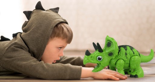 DINOSAUR TRICERATOPS FIGURKA MODEL zareve sa rozsvieti