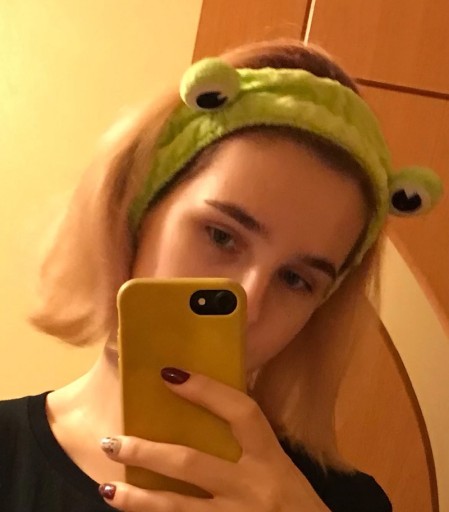 KOZMETICKÁ ZELENÁ MÄKKÁ ČELENKA DO VLASOV NA MAKEUP ŽABIA HLAVA
