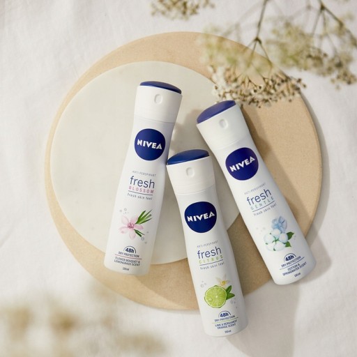 NIVEA Antiperspirant Fresh Blossom v spreji 150 ml