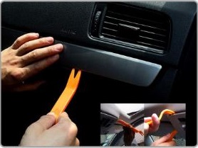 SŤAHOVAČE AUTOČALÚNNYCH NÁSTROJOV NA SNÍMANIA KĽÚČOV HOVOR