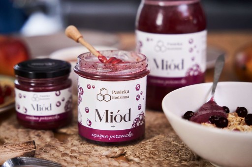 Medová smotana s čiernymi ríbezľami 240g