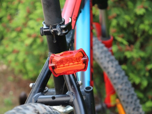 ZADNÉ BICYKELOVÉ SVETLO S RÚČKOU