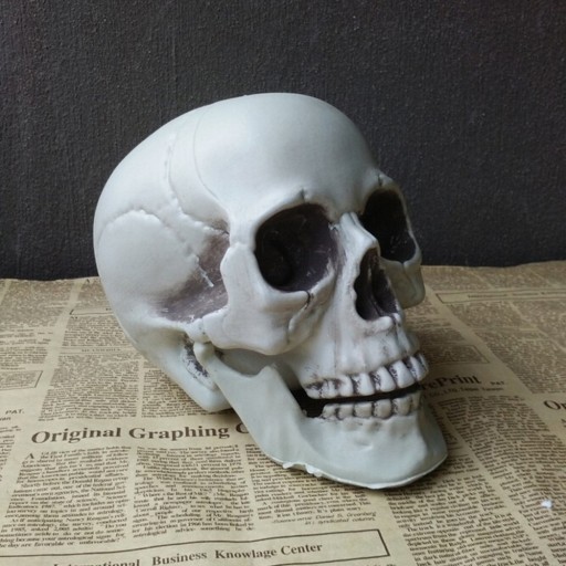 UMELÁ LEBEKA LEBEKA SIVÝ TIeňOVANÝ HALLOWEEN OZDOBA 11CM