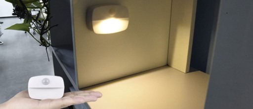 LED svietidlo s PIR pohybovým senzorom na batérie
