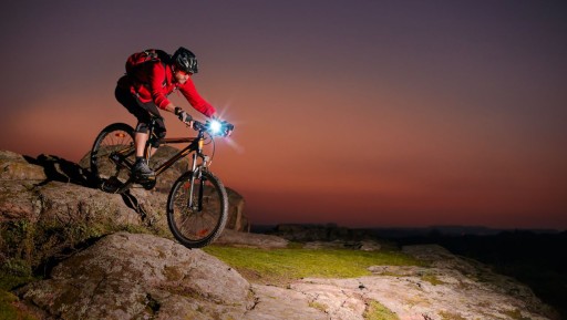 Svetlo na bicykel predné zadné svetlo baterka 25LM