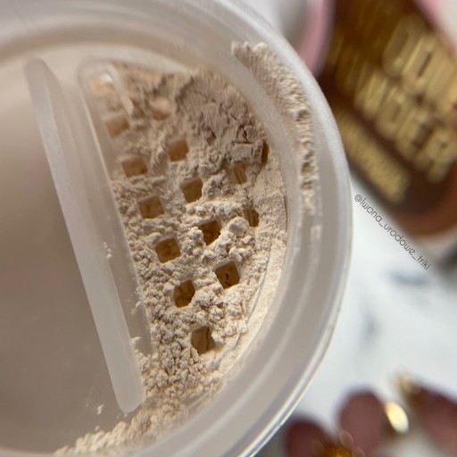 Claresa Goodie Powder sypký matujúci púder na oči s kofeínom tapioka
