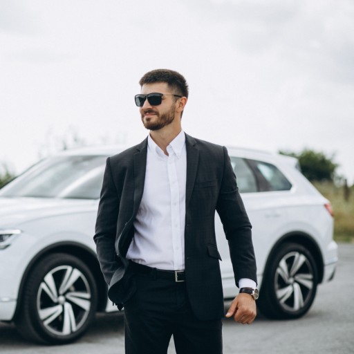 POHODLNÉ NEDESTRUKTÍVNE PODPORKY, KTORÉ VÁM UDRŽUJÚ KOŠIELU V NOHAVÁCH PROM 2
