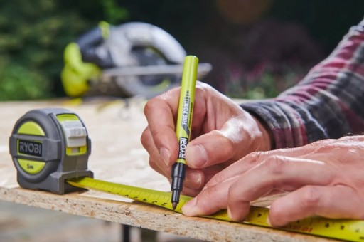 Čierna stavebná fixka RYOBI