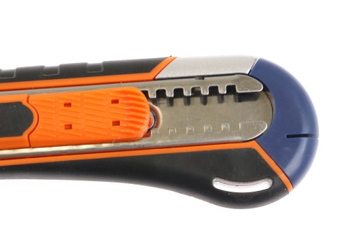 BEZPEČNÝ NÔŽ NA TAPETY S MAGNETOM RICHMANN C9102