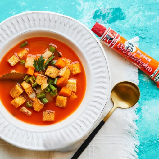 Univer Gulyaskrem 160g pikantná maďarská gulášová pasta