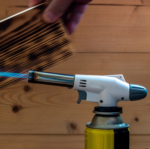 RUČNÝ KERAMICKÝ PLYNOVÝ HORÁK S AUTOMATICKOU NÁPLŇOU