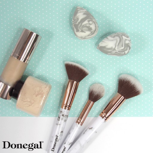 Donegal Štetec na make-up na kontúrovanie tváre lícenkou alebo bronzerom