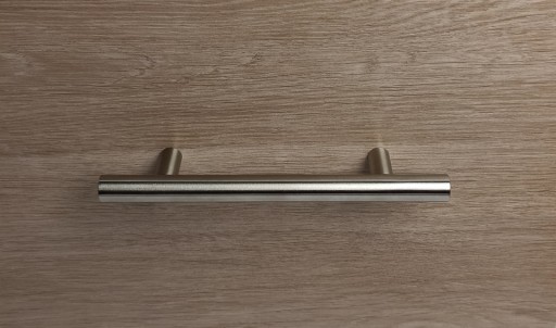 Nábytkové madlo zábradlie Silver INOX AZUREA madlo zásuvkovej skrinky 96mm