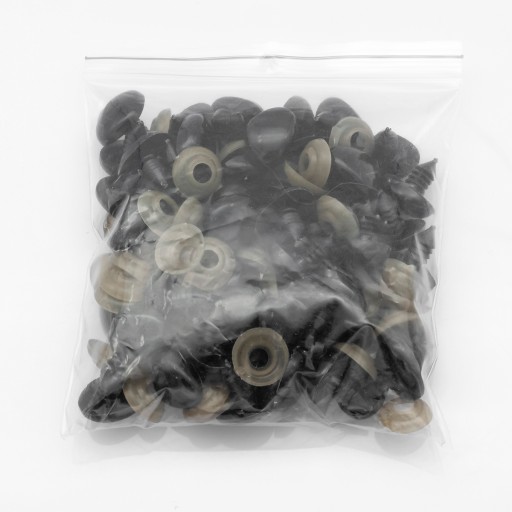 Nos na hračky trojuholníkový plastový 13x18mm 50 ks