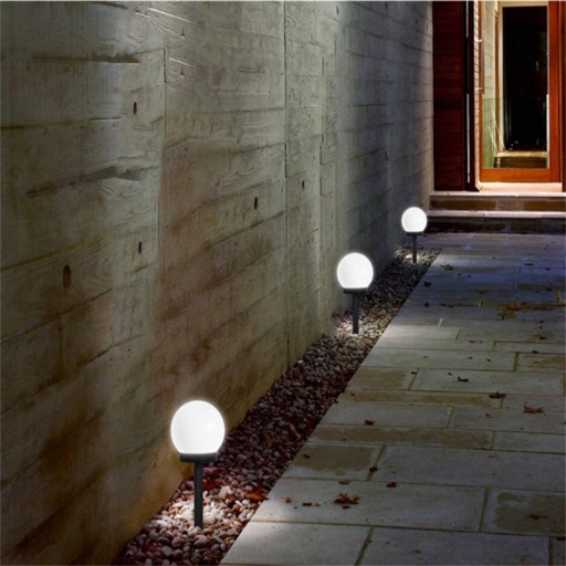 Solárne záhradné svietidlo BIELA GUĽA s hrotmi 10 cm LED
