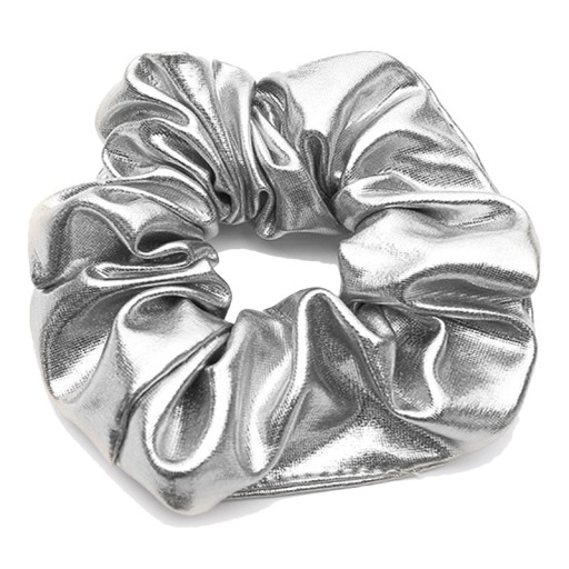 Lesklá, elegantná strieborná scrunchie pre vlasy bez spojov