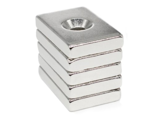 NEODYMIOVÝ MAGNET S OTVOROM NA SKRUTKU 30x20x5 SILNÝ