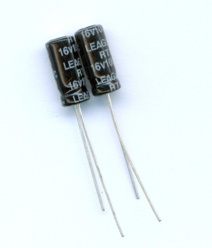100uF 16V 100 µF 16V LEAGUER (20 KS) ELEKTROLYTICKÝ KONDENZÁTOR
