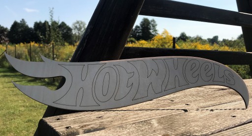 Gravírovaný nápis Hot Wheels, meno dieťaťa, preglejka