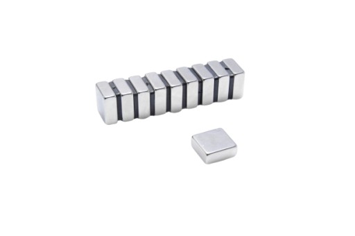 Neodymový tanierový magnet MPŁ 12,5x12,5x5 N38