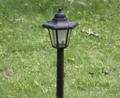 Solárna lampa, LED lampáš, záhradná dekorácia P-587