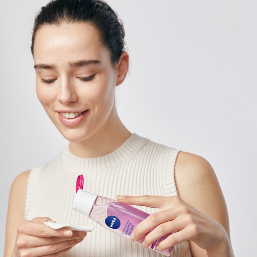 NIVEA Rose Touch hydratačné pleťové tonikum 200 ml