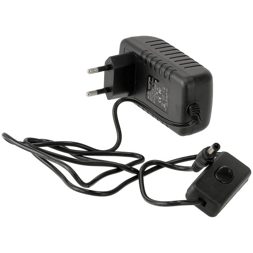 Zásuvný LED zdroj 2A 24W 12V s vypínačom