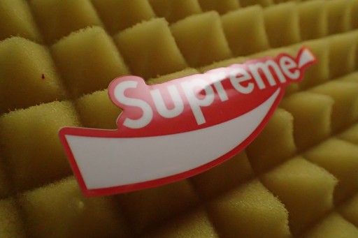 NÁLEPKA SUPREME NÁLEPKA 3 x 9,2 cm