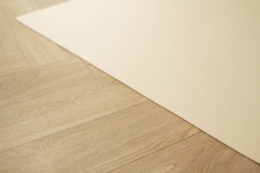 3 m široký BÉŽOVÝ ELASTICKÝ PVC KOBEREC AKO PARKETY RYBIA KOST