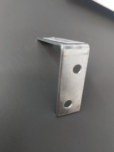 Oceľový uholník 1,5 cm x 4 cm, dĺžka 4 cm, hrúbka 1,5 mm Domax kw40