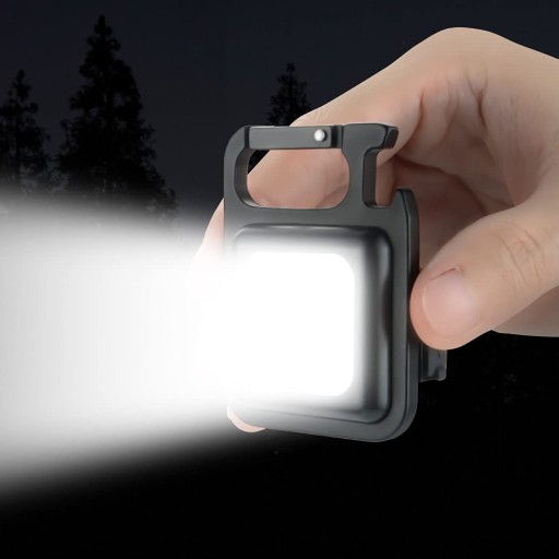 VÝKONNÁ MINI LED VRECKOVÁ LAMPA + DRŽIAK NA NOŽNIČKU S MAGNETOVÝM OTVÁRAČOM KĽÚČOV