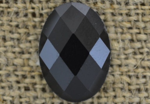 Akrylový kabošon, fazetovaný, 18 x 13 mm