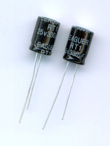 330uF 25V 330 µF 25 V LEAGUER (10 KS) ELEKTROLYTICKÝ KONDENZÁTOR