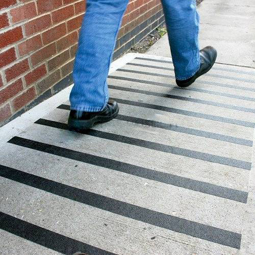 PEVNÁ SAMOLEPIACA PROTIŠMYKOVÁ PÁSKA NA SCHODY ČIERNA 50mm x 5m