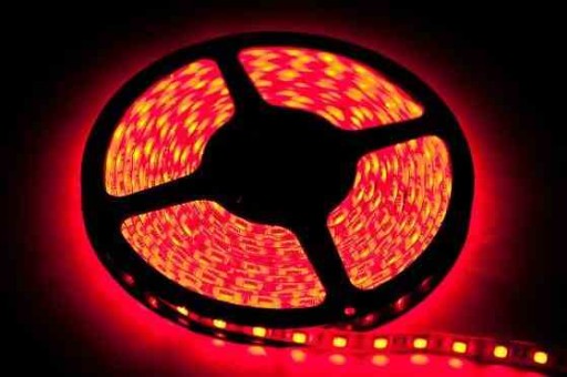 DEKORAČNÁ PÁSKA 2,5 m ČERVENÁ 60 LED. 12 W. Farba: červená. IP20